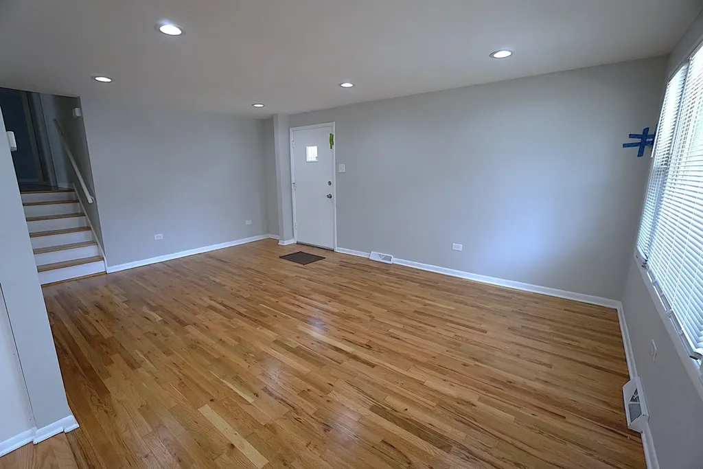 10508 South Bensley Avenue Chicago IL 60617