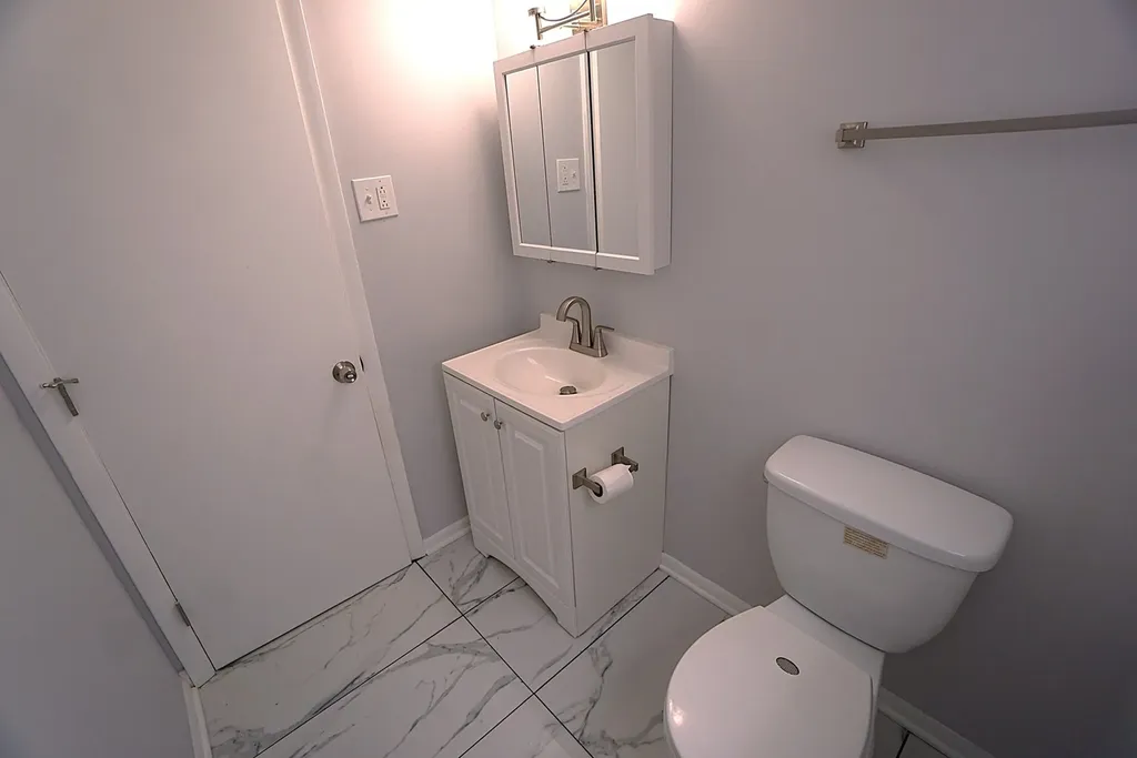 10508 South Bensley Avenue Chicago IL 60617