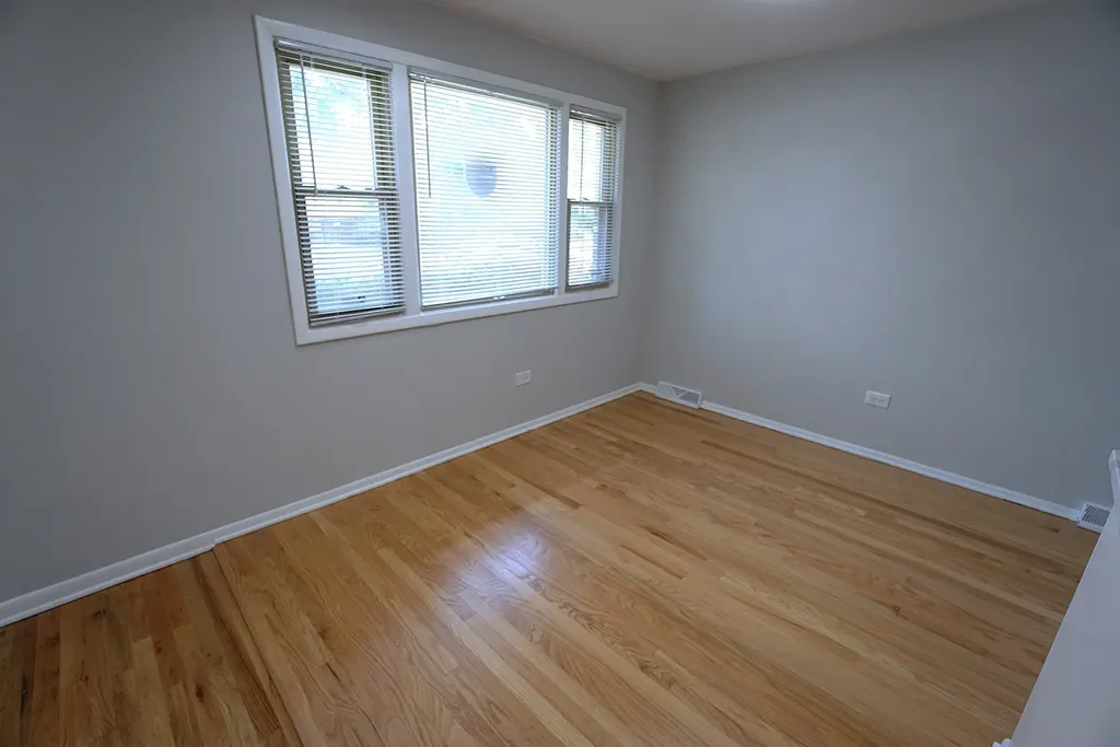 10508 South Bensley Avenue Chicago IL 60617