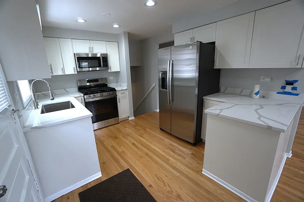 10508 South Bensley Avenue Chicago IL 60617
