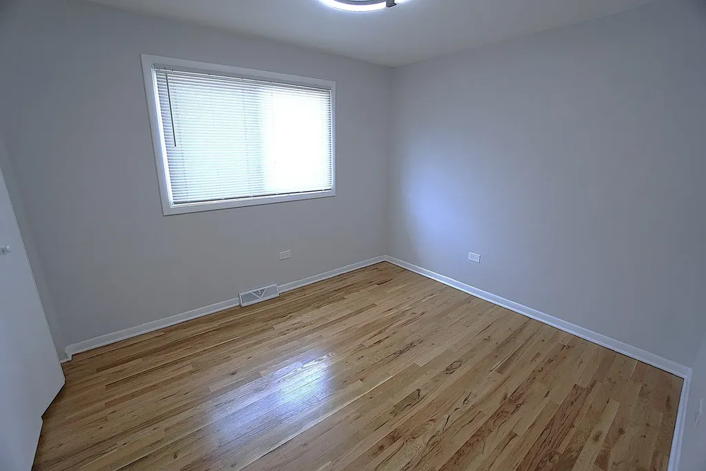 10508 South Bensley Avenue Chicago IL 60617
