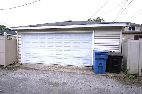 10508 South Bensley Avenue Chicago IL 60617