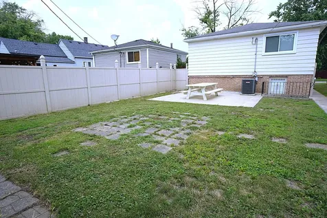 10508 South Bensley Avenue Chicago IL 60617