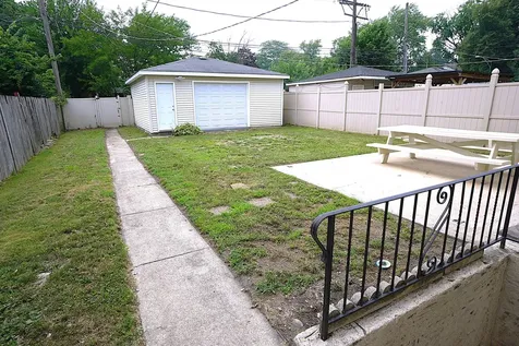 10508 South Bensley Avenue Chicago IL 60617