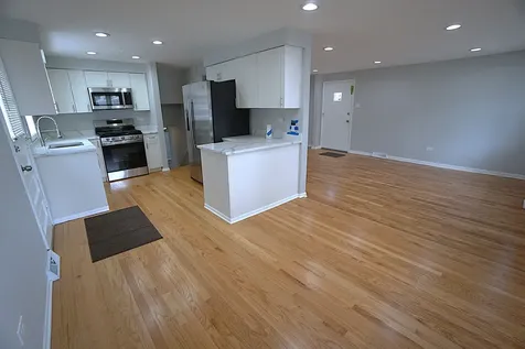 10508 South Bensley Avenue Chicago IL 60617
