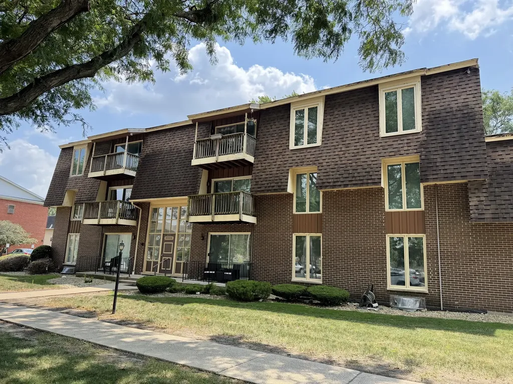 5721 West 103rd Street Oak Lawn IL 60453