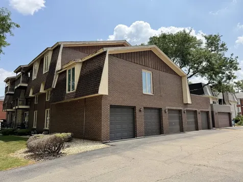 5721 West 103rd Street Oak Lawn IL 60453