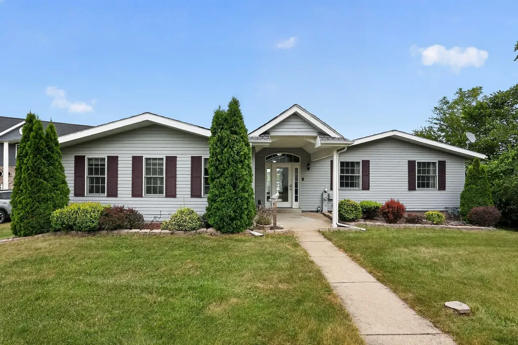 1904 Baintree Road Davis IL 61019