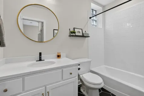 1320 West Grenshaw Street Chicago IL 60607