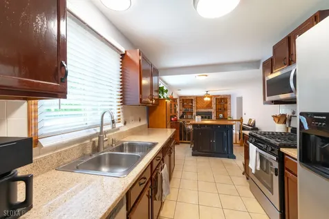 1152 Pinetree Lane Bartlett IL 60103