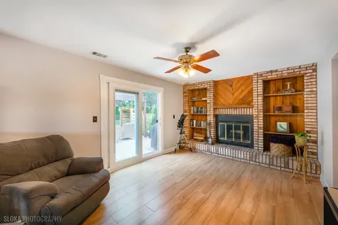 1152 Pinetree Lane Bartlett IL 60103