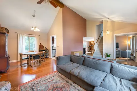 1152 Pinetree Lane Bartlett IL 60103