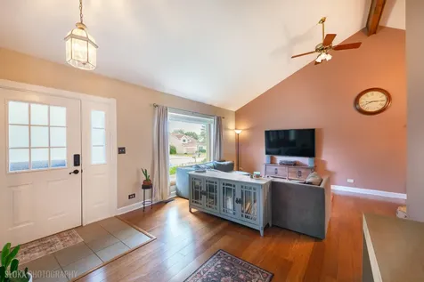 1152 Pinetree Lane Bartlett IL 60103