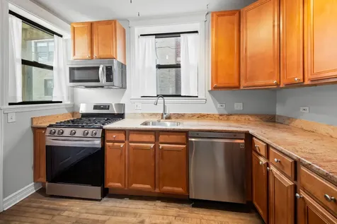 2211 West Winona Street Chicago IL 60625