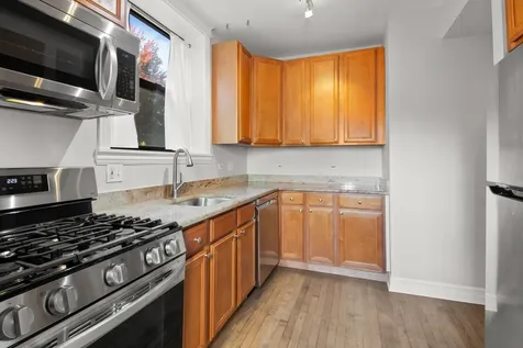 2211 West Winona Street Chicago IL 60625