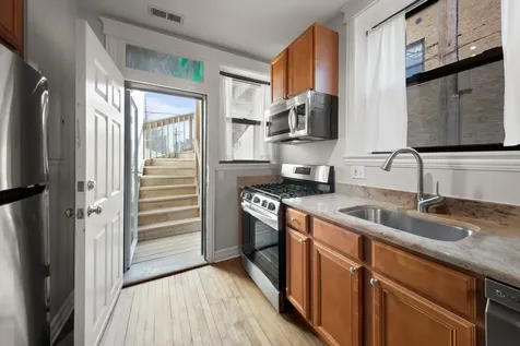 2211 West Winona Street Chicago IL 60625