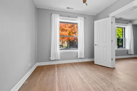 2211 West Winona Street Chicago IL 60625