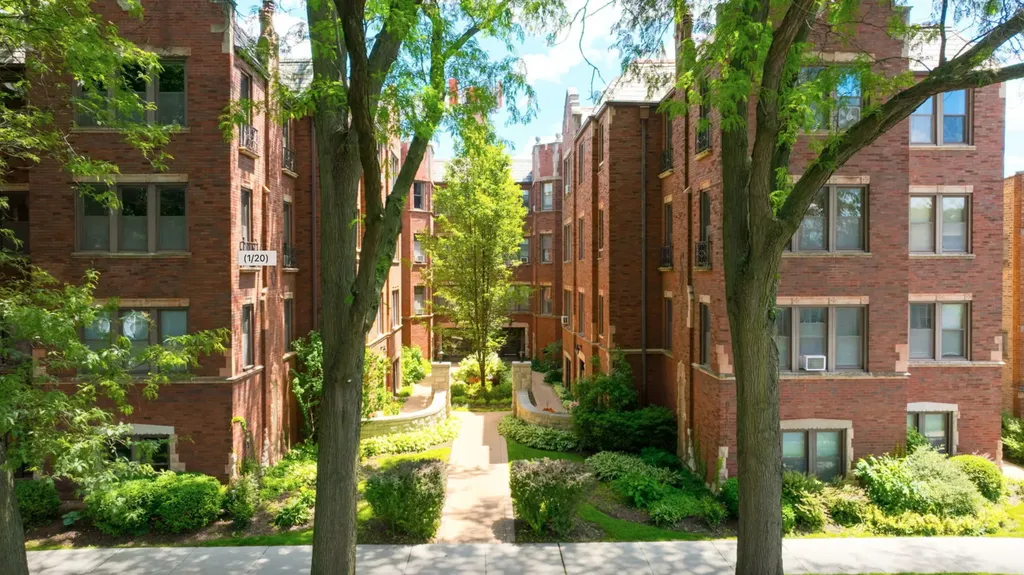 6751 North Artesian Avenue Chicago IL 60645