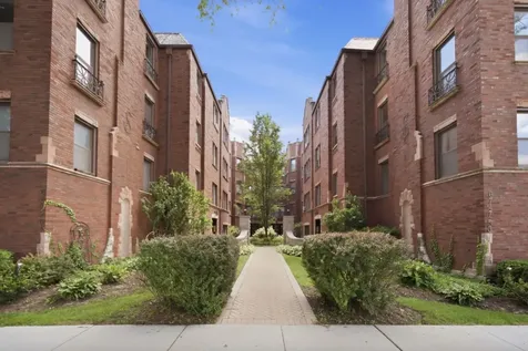 6751 North Artesian Avenue Chicago IL 60645