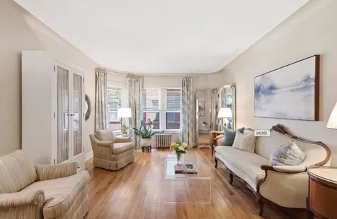 6751 North Artesian Avenue Chicago IL 60645