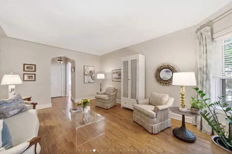 6751 North Artesian Avenue Chicago IL 60645