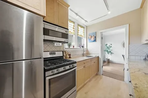 6751 North Artesian Avenue Chicago IL 60645