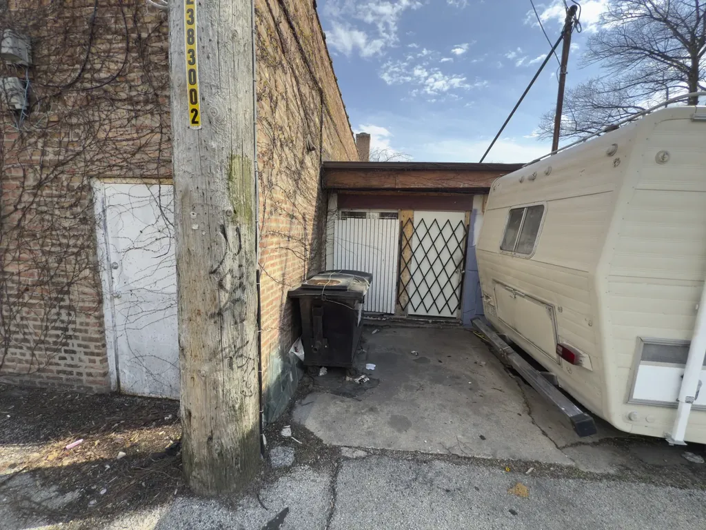 5724 West Diversey Avenue Chicago IL 60639