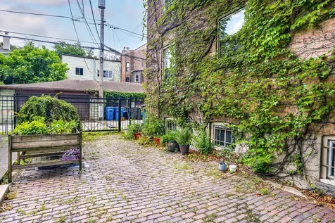 1337 West Flournoy Street Chicago IL 60607