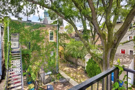 1337 West Flournoy Street Chicago IL 60607