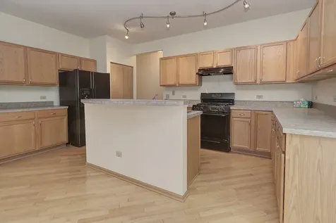 728 Holland Lane Romeoville IL 60446