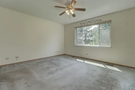 728 Holland Lane Romeoville IL 60446