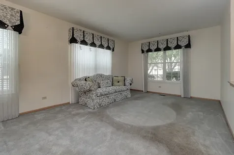 728 Holland Lane Romeoville IL 60446
