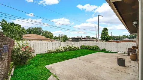 621 Escanaba Avenue Calumet City IL 60409