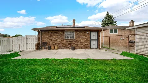621 Escanaba Avenue Calumet City IL 60409