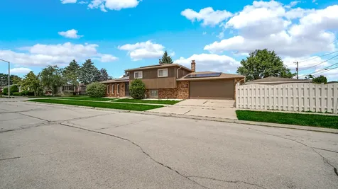 621 Escanaba Avenue Calumet City IL 60409