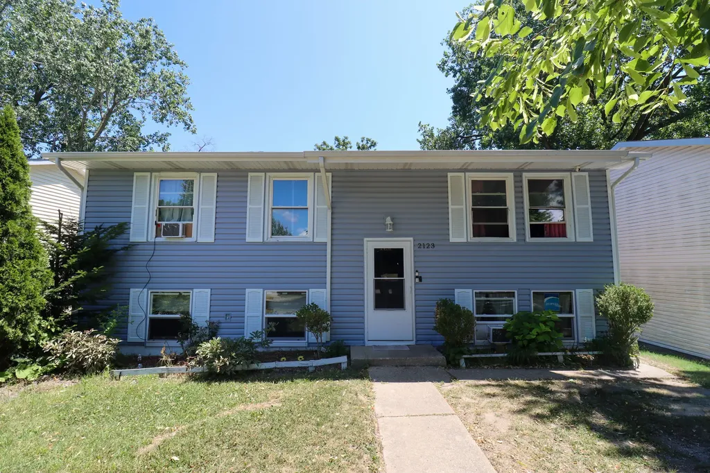 2123 Wallace Avenue North Chicago IL 60064