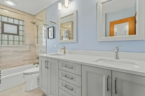 1826 West Catalpa Lane Mount Prospect IL 60056