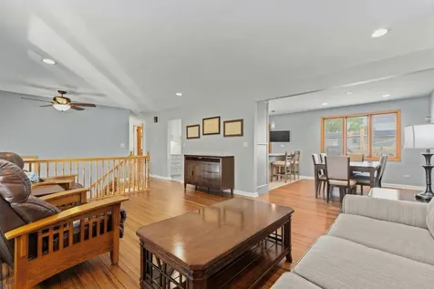 1826 West Catalpa Lane Mount Prospect IL 60056