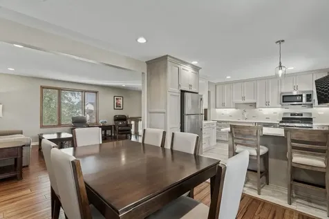 1826 West Catalpa Lane Mount Prospect IL 60056