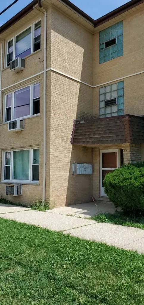 8758 West Berwyn Avenue Chicago IL 60656