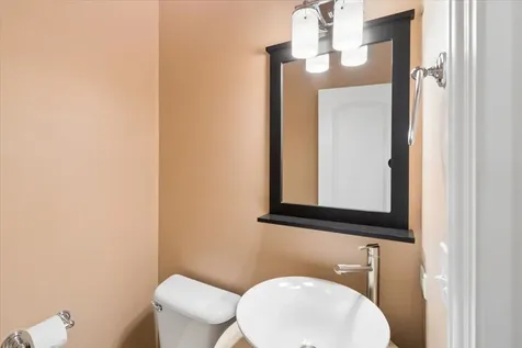 7246 North Oakley Avenue Chicago IL 60645