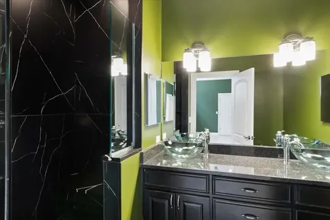 7246 North Oakley Avenue Chicago IL 60645
