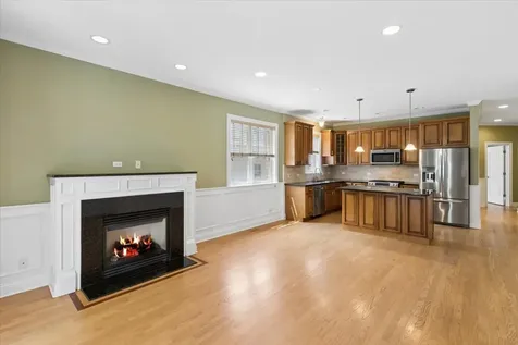 7246 North Oakley Avenue Chicago IL 60645