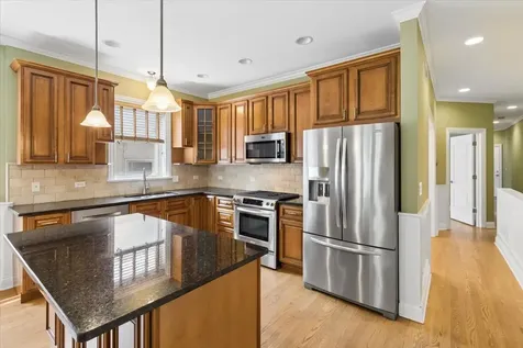 7246 North Oakley Avenue Chicago IL 60645
