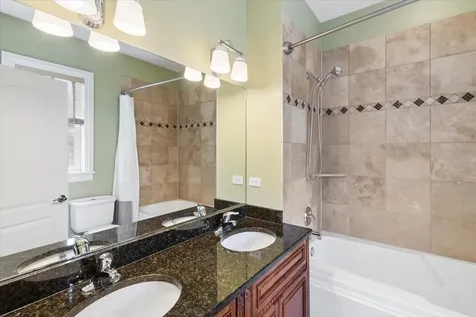 7246 North Oakley Avenue Chicago IL 60645