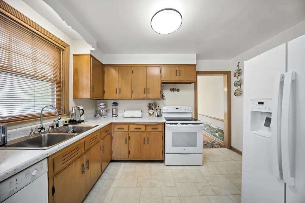 6631 North Caldwell Avenue Chicago IL 60646