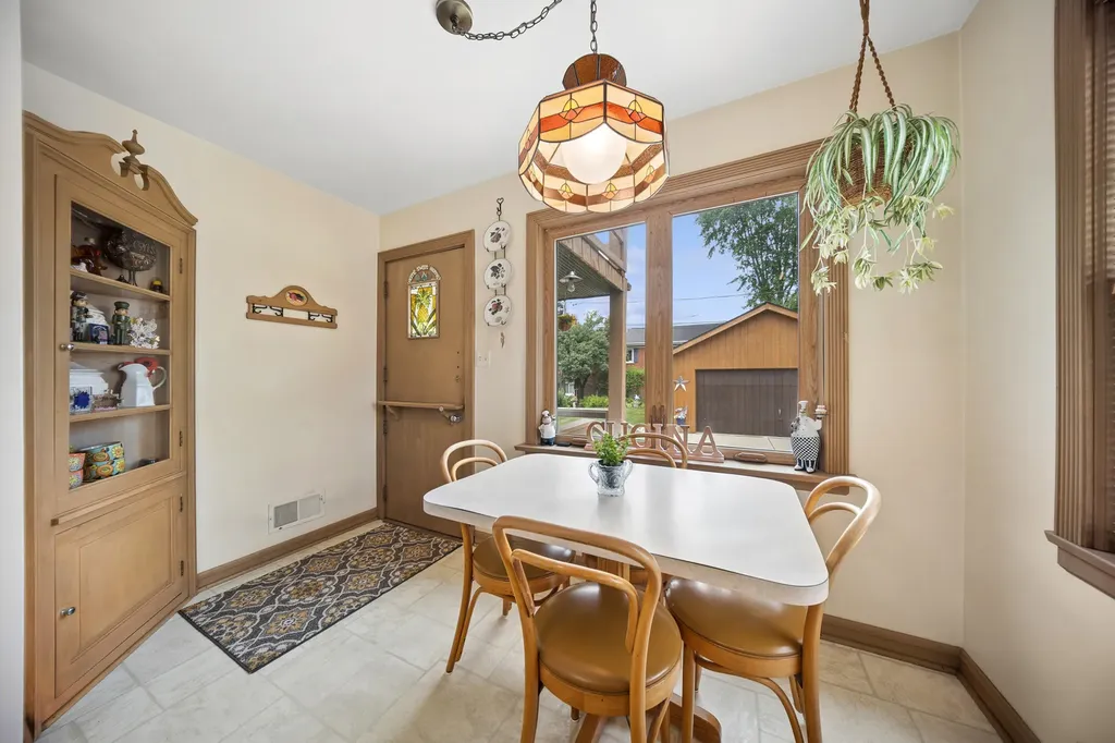 6631 North Caldwell Avenue Chicago IL 60646