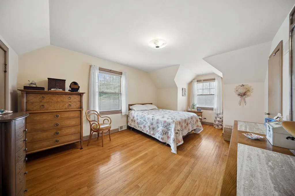 6631 North Caldwell Avenue Chicago IL 60646