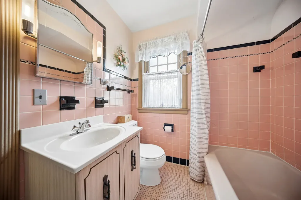 6631 North Caldwell Avenue Chicago IL 60646