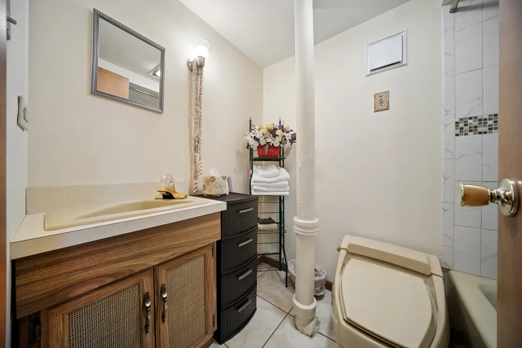 6631 North Caldwell Avenue Chicago IL 60646